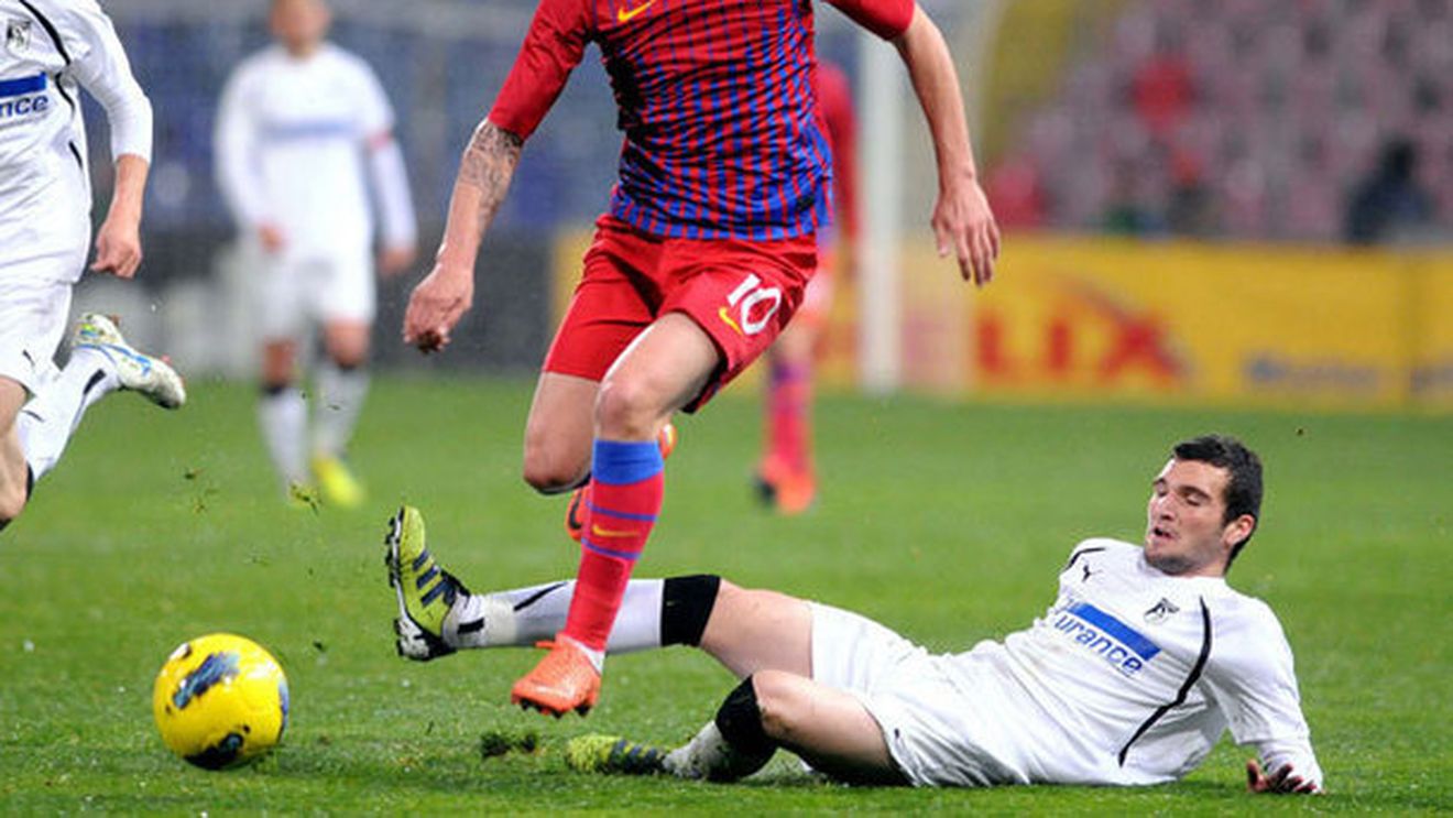 "Fratele" Olăroiu pune umărul la transferul lui Tănase!** Becali a crezut că e glumă: ce mutare NEBUNĂ‚ e gata să facă antrenorul lui Al Ain