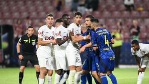 „Nu îți e rușine? Trebuia să vină unul să-l spulbere”. Reacție virulentă după gestul uluitor al fotbalistului de la CFR Cluj