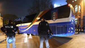 Măsuri de securitate fără precedent la Italia - România: trupe speciale pentru supravegherea echipelor. Aflat și el la Bologna, celebrul Bob Dylan a cerut gărzi armate