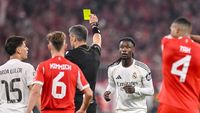 Ce nebunie! Fotbaliștii lui Real Madrid l-au înconjurat pe teren pe arbitrul Vincic la finalul meciului cu Bayern: Guler a fost eliminat!