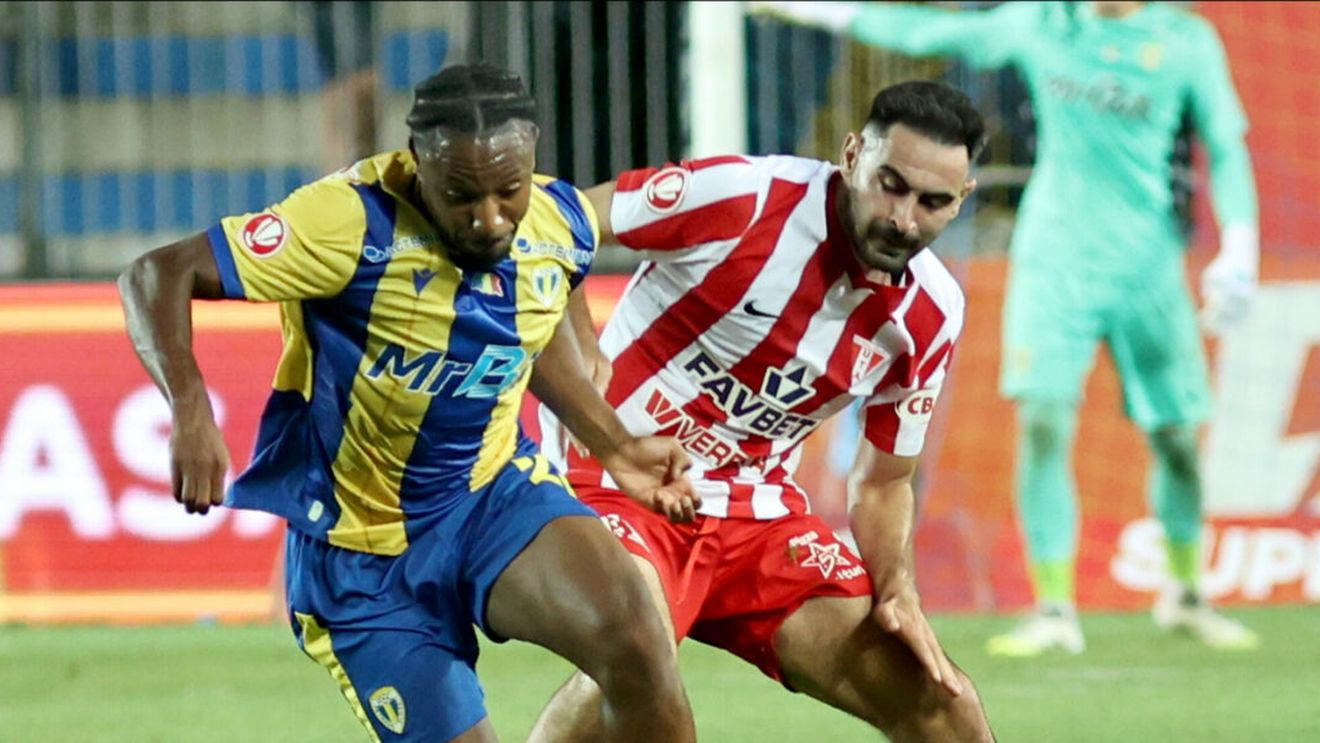 CFR Cluj a încercat să-l folosească pe Tidiane Keita în meciul cu Universitatea Craiova. Răspunsul francezului și mesajul său de adio pentru fanii Petrolului. EXCLUSIV