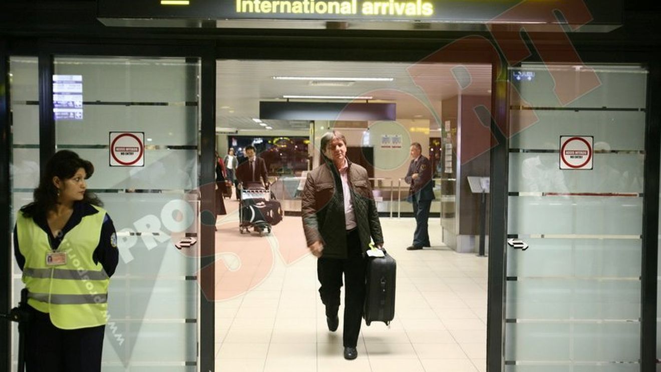 FOTO** Lăcătuș a ajuns în țară! "Am venit să iau titlul! Voi răspunde mereu 'prezent' Stelei"