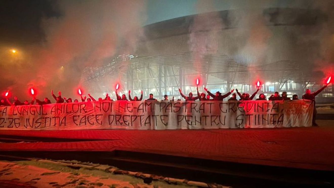 Surpriză pe Oblemenco! Ultrașii din Peluza Sud, prezenți la stadion în seara în care Universitatea Craiova a urcat pe primul loc