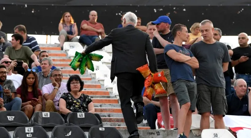 Moment incredibil pe Toumba! Președintele lui Chelsea a intrat în tribună înainte de meci, iar momentul e viral pe internet. FOTO | Ce a făcut