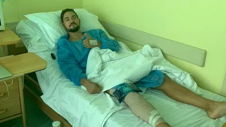 Andrei Pop e cu gândul la fotbal și pe patul de spital. Atacantul Unirii Dej s-a operat după accidentarea teribilă și promite să revină mai puternic: ”Aștept cu sufletul la gură să mă întorc”