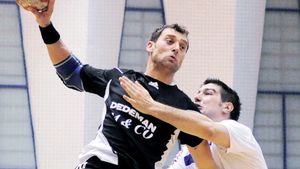 HCM, model de succes!** Bacăul trebuie să refacă un handicap de 7 goluri