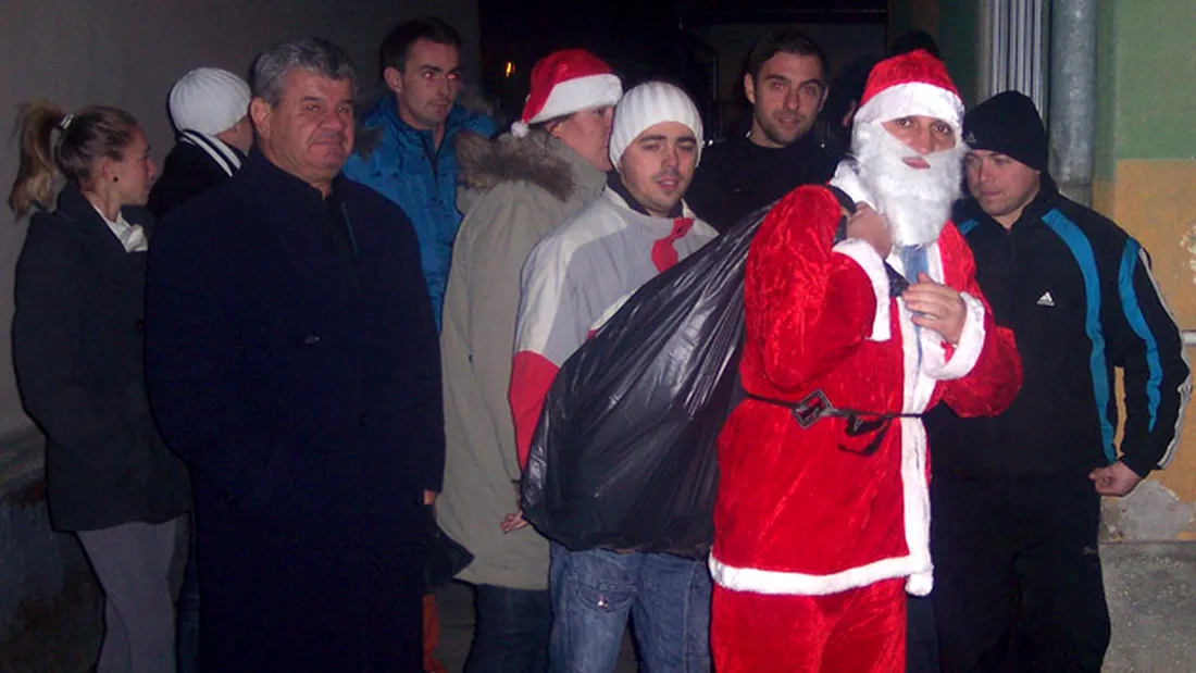 Galeria și jucătorii ASA Târgu Mureș** s-au transformat în Moș Crăciun! 