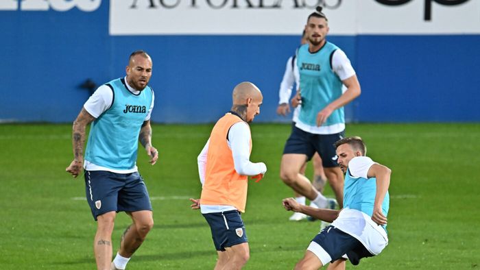 Mircea Lucescu a știut că nu îi va băga deloc pe Denis Alibec și pe Alex Mitriță în meciul cu Lituania. Ce i-a dezvăluit unui prieten