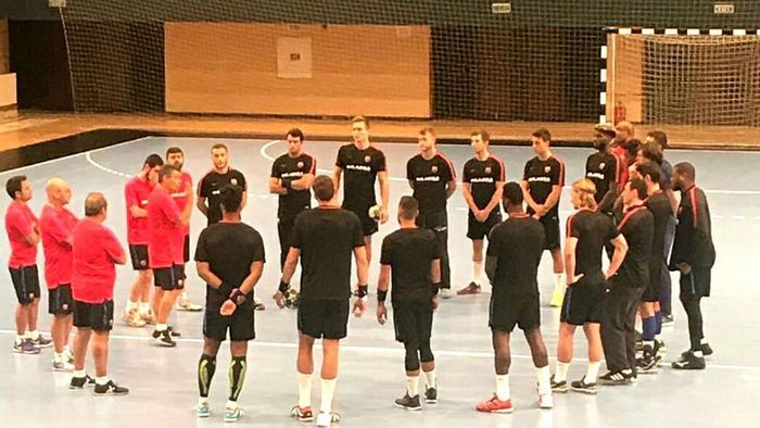 FC Barcelona a venit cu toate vedetele la București și așteaptă un meci pe cinste cu CSM București. Victor Tomas: "Pe cine cunosc cel mai bine de la CSM București? ..."