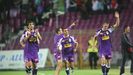 Fotbaliștii Timișoarei către Iancu: "Ne plătești!?"