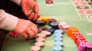 A furat peste 20 de milioane de dolari de la echipa de fotbal și i-a băgat la pariuri, iar apoi a cerut despăgubiri de 250 de milioane!