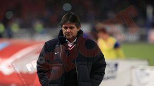 Renunță Lăcătuș la titlu?** "Trebuie să ne gândim la viitor, să întinerim echipa" Vezi ce spune despre lotul Stelei!