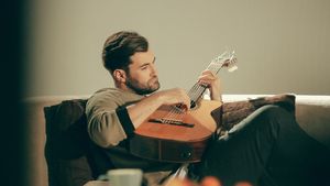 VIDEO | Ultimul clip al lui Smiley: "I wish". Cum își menține artistul condiția fizică