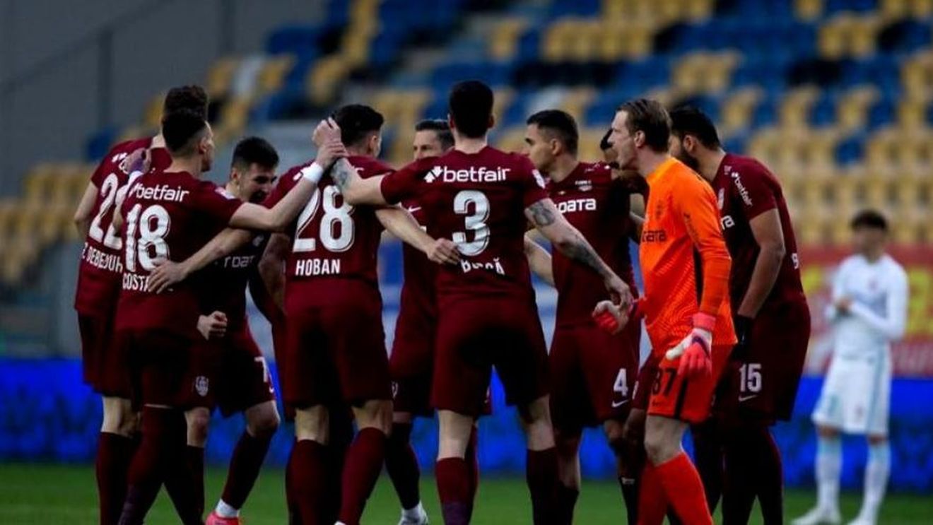 Cei 12 fotbaliști de care CFR vrea să scape în vară! Opt dintre ei au peste 31 de ani