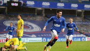 Reacție superbă a comentatorului britanic, după golul marcat de Ianis Hagi. „Ne întrebam când va «învia», iată că a «înviat»!” | VIDEO