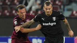 "Căruța" Astrei rămâne pe primul loc. Liderul a scos un punct din Gruia, după un meci pe care CFR l-a dominat. CFR Cluj - Astra 1-1