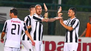 Spaniolii pregătesc 3 bombe pe piața transferurilor pentru Dinamo! Doi dintre fotbaliști au jucat la FCSB | EXCLUSIV