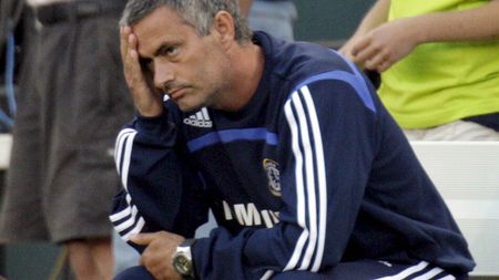 FOTO: Chelsea, ironizată într-o reclamă după ce l-a adus pe Mourinho