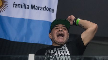 IMAGINEA ZILEI | Diego Maradona susține echipa Argentinei la finala Cupei Davis din Croația. "Aici suntem familia Maradona"