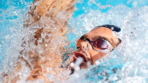 Robert Glință, performanță de excepție la Europenele de natație din Ungaria: este noul campion în proba de 100 metri spate!