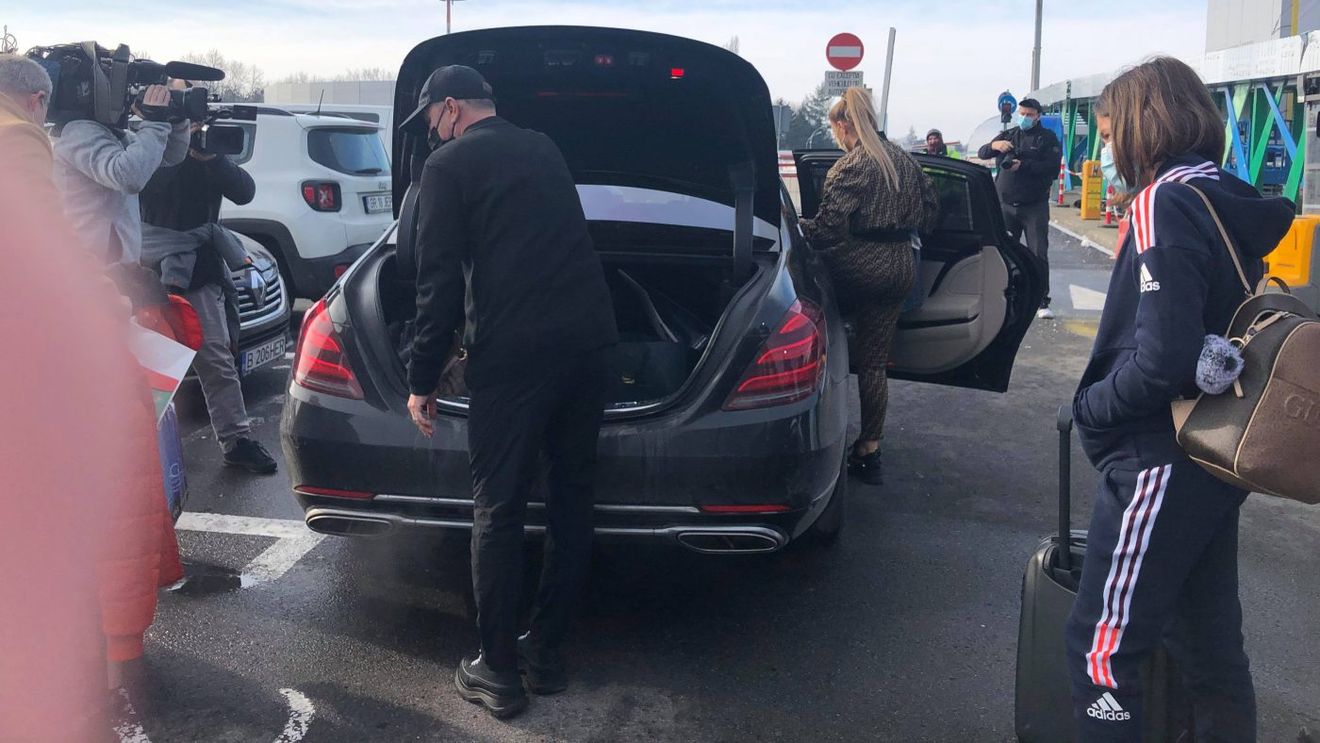 Laurențiu Reghecampf a revenit în România! Cum a reacționat antrenorul la întrebarea „Vă grăbiți la Craiova?” | FOTO