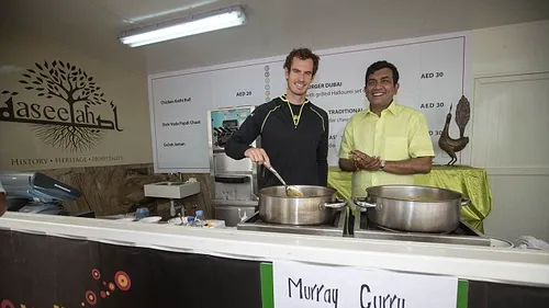 Scoțianul Andy Murray a servit în Dubai, dar nu pe terenul de tenis, ci la un festival de mâncare | FOTO
