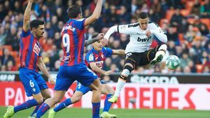 Quique Setien se implică în transferuri și vrea să aducă vedeta Valenciei la Barcelona! Cele două echipe se întâlnesc sâmbătă în La Liga