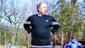 S-a aflat adevărul la aproape 50 de ani distanță: cum au blocat, într-o noapte, Elena și Nicolae Ceaușescu transferul lui Nicolae Dobrin de la FC Argeș la Universitatea Craiova! Întrebarea pe care a pus-o soția fostului dictator prin care a decis unde va juca