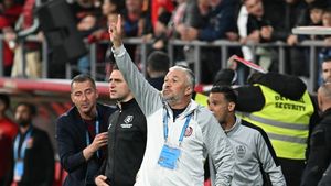 Dan Petrescu a revenit din vacanță cu chef de glume, dar s-a și enervat. „Vor fi accidentări în sezonul ăsta. Eu asta cred”