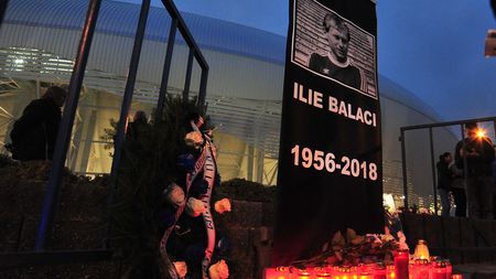 Omagiul adus de olteni în memoria lui Ilie Balaci: "De la 8 la infinit". FOTO | Sute de flori au zburat din tribune, la scurt timp după ce FCSB a deschis scorul