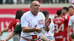S-a aflat totul. Ungurii au tradus ce înseamnă mesajul scris în limba maghiară de Dioszegi pe tricou după ce Sepsi a promovat
