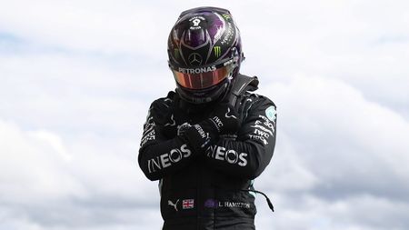 Formula 1 | Lewis Hamilton, devastat de durere după ce a terminat în pole-position calificările din Belgia: „Odihnește-te în pace, prietene!” | VIDEO