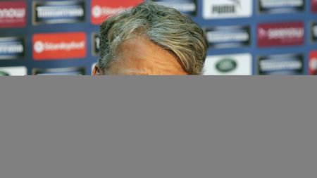 Petrescu nu exclude posibilitatea de a prelua naționala și îl apără pe Daum: "Toate întrebările sunt cu dacă. Nu m-a contactat nimeni, dar îmi doresc să ajung într-o zi acolo. Vinovați suntem toți, nu doar Daum"