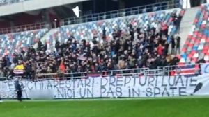 Au vrut să fie duri, dar au faultat limba română! Peluza Sud s-a făcut de râs înaintea noului derby cu Dinamo: gafă gramaticală uluitoare făcută de ultrașii CSA Steaua | VIDEO