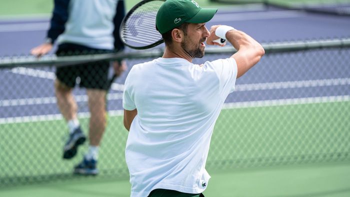 Reacția lui Novak Djokovic, după ce o susținătoare a țipat la antrenamentul lui: „Nole, te iubesc!”. Sârbul a stârnit hohote de râs