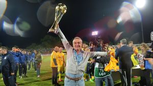 Imaginea care nu s-a văzut la TV. Ce avea Gigi Becali într-unul dintre buzunarele de la spate :). FOTO