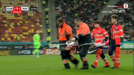 S-a rupt în minutul 35 al meciului FCSB - Rapid București! Lovitură teribilă: a fost scos pe targă