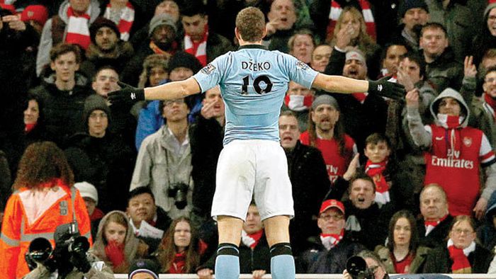 Bomba le-a pus-o Dzeko!** Derby-ul dintre Arsenal și City, pus în pericol de un pachet suspect. 'Cetățenii' câștigă pentru prima data în 38 de ani la Londra
