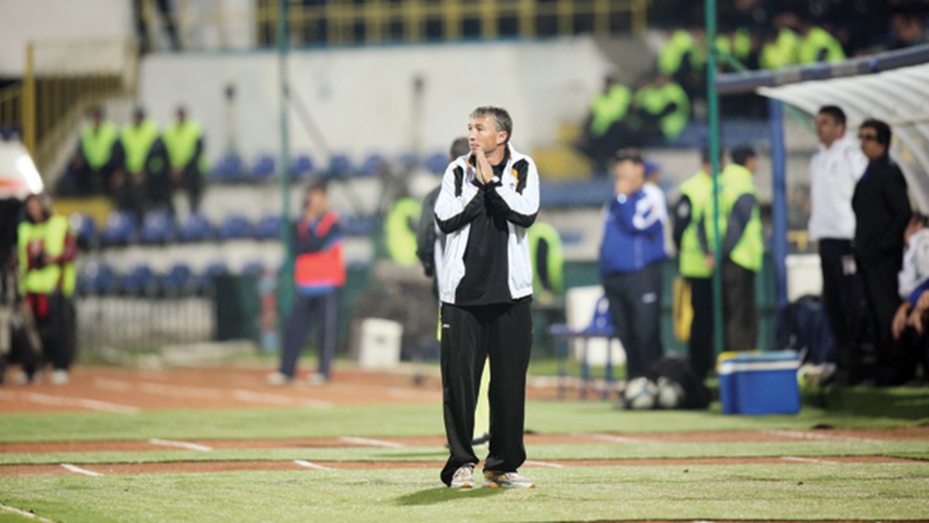 Dan Petrescu vine în noiembrie!