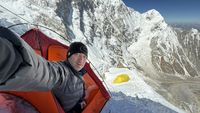 Alpinistul Horia Colibășanu pleacă într-o nouă expediție temerară pe Gasherbrum II. Mai are de cucerit trei optmiari