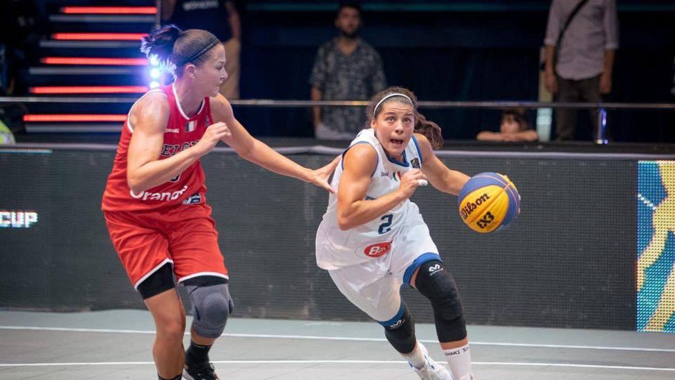 "Primul lucru care a fost ciudat pentru mine, când am ajuns în Italia, a fost cât de mult timp stau acasă oamenii din Sud!" 3X3 cu spectaculoasa Rae-Rae, playmaker-ul Azzurrelor la CE de la București: "Trebuie să fii dispus să îi ceri corpului tău să facă lucruri imposibile"
