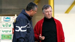 "Ca observator iau un salariu mai mare decât pensia"