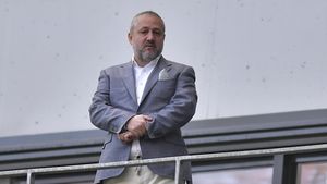 Revine moda patronilor-jucători în Superliga! Mihai Rotaru a intrat în vestiar, peste jucători, înaintea meciului Rapid - Universitatea Craiova. Cât a stat, pe ceas, finanțatorul din Bănie