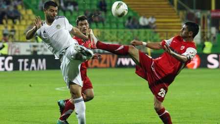 EXCLUSIV Dinamo, în război cu Vasluiul înainte de meciul direct!** "Câinii" cer suspendarea unui jucător și așteaptă DECIZIA care ar rupe campionatul: 3 puncte "cadou" de la TAS