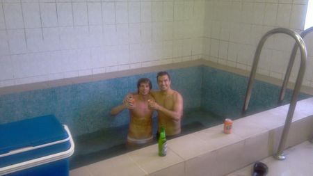 FOTO Pancu și Deac au făcut pace în slipi, la un pahar... de suc :)** "Berea nu e a noastră"