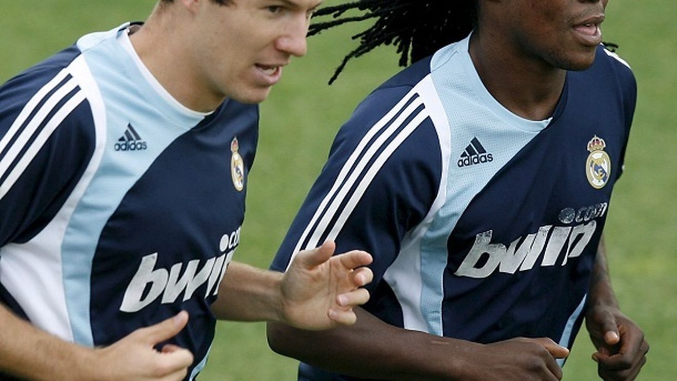 VIDEO Un fost jucător de bază al lui Real Madrid a surprins pe toată lumea!** Vezi cum conduce haotic un Ferrari în timp ce bea