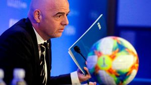 Infantino trimite "bezele" la Casa Fotbalului. Valeriu Argăseală e numai "ochi și urechi" | FOTO 