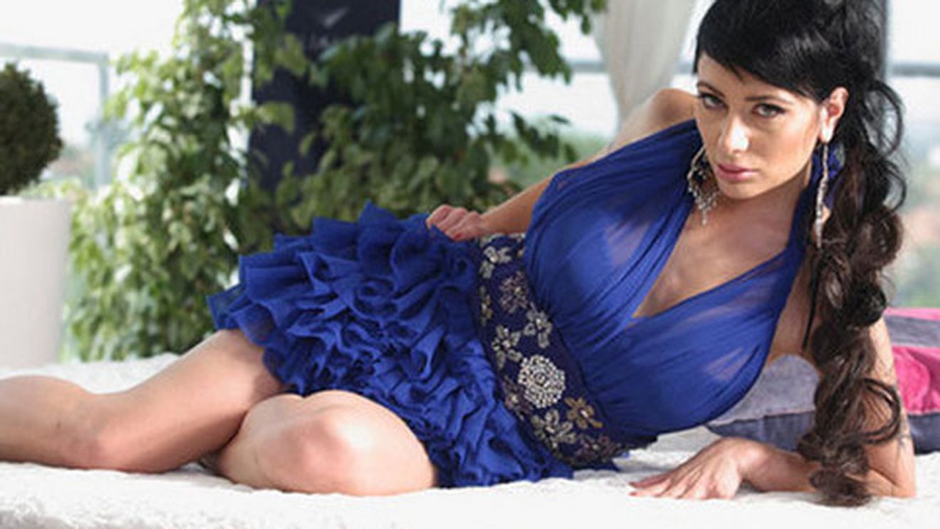 Tatăl "devoratoarei de fotbaliști" dă statul român în judecată!