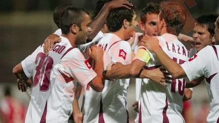 Pretendenți la titlu**