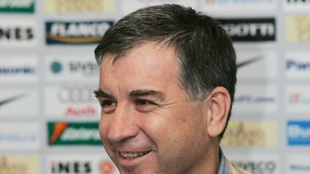 Argăseală: "Nu există atacant ca Arthuro în România"